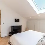 Sumptuous Renovated Penthouse - Gray D\'Albion-Croi