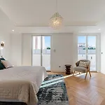 Sumptuous Renovated Penthouse - Gray D\'Albion-Croi